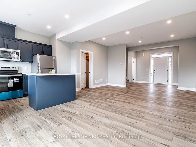 121A Moffatt St #21 — Photo 13