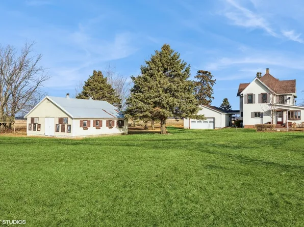 4535 W Prairie Rd, Freeport, IL 61032