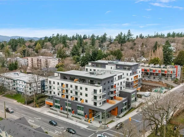 610 Lampson St #307, Esquimalt, BC V9A 6A1