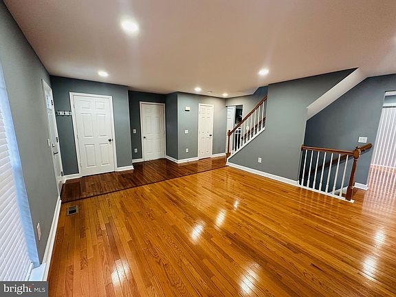 3rd image of 4518 Runnymeade Rd