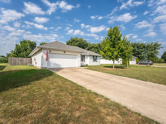 2nd image of 411 Arrowhead Road