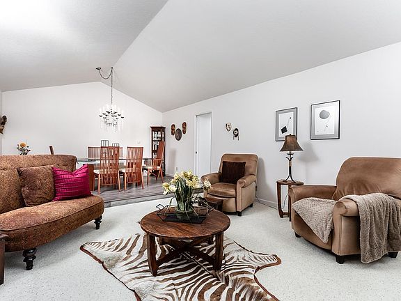 5th image of 3925 Oak Hurst Cir