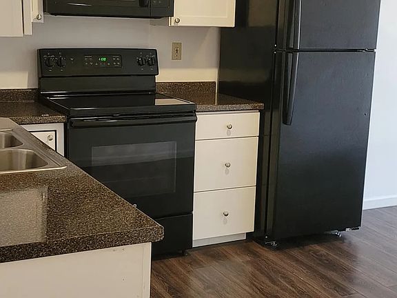 3rd image of 733 E Railroad Ave APT 2