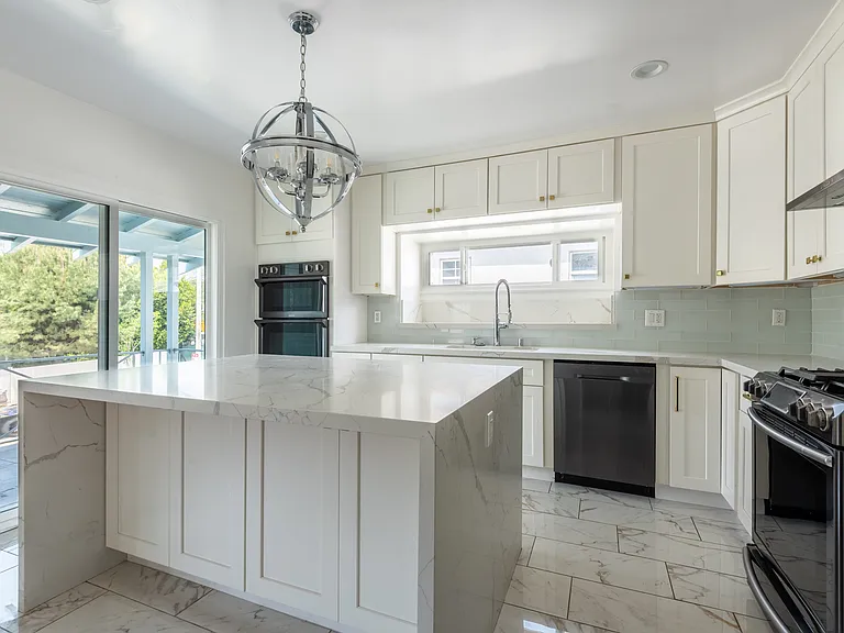 1040 N Crescent Heights Blvd — Photo 22