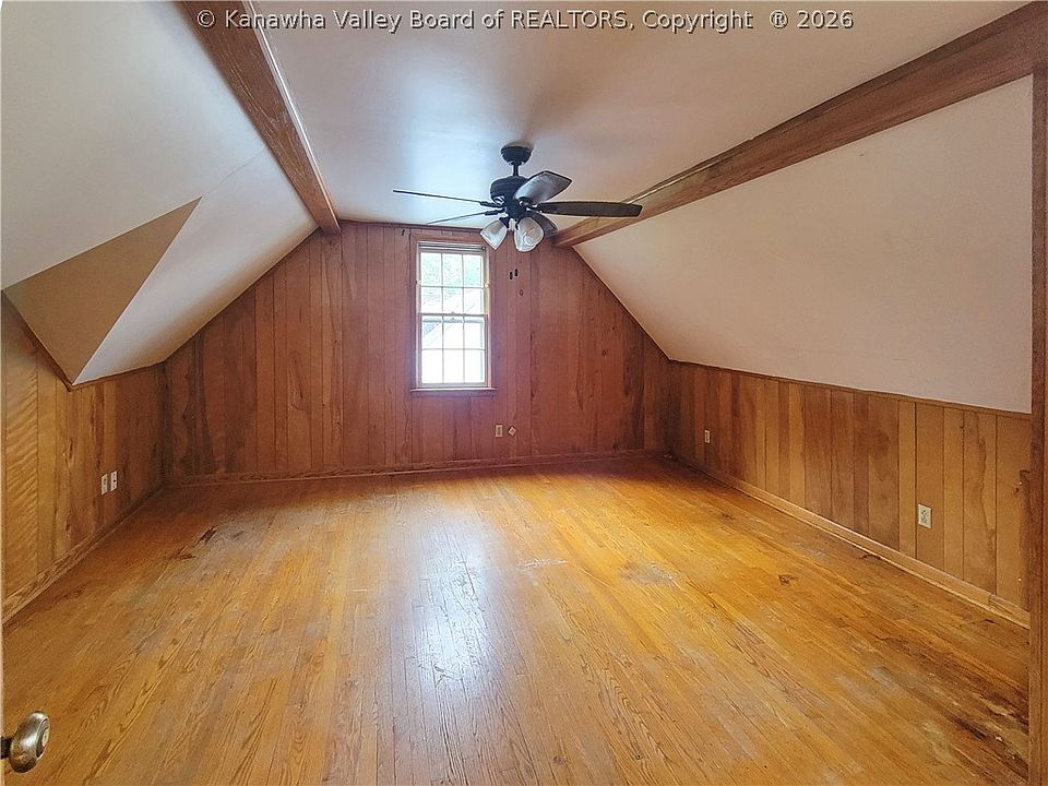 7th image of 202 Winfield Rd