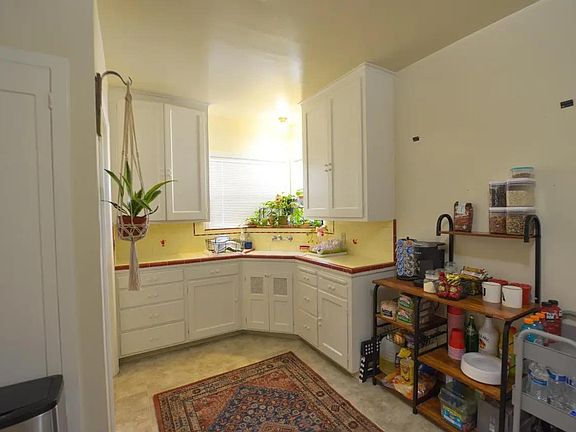 5th image of 439 E Weldon Ave