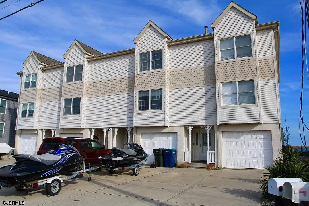 3 bed, 3.0 bath, $3,000 — Photo 1