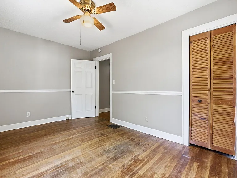 211 N Saint Marks Ave — Photo 14