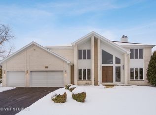 1541 Windy Hill Dr, Northbrook, IL 60062