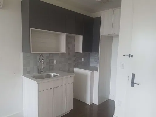 Rented by Premium Management  | media 12