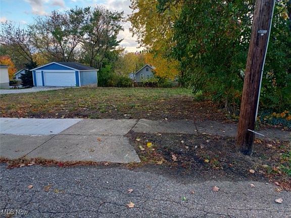 2nd image of 1076 Belleview Ave