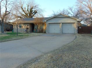 5821 N Seminole Ct, Warr Acres, OK 73132