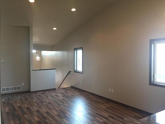3rd image of 904 Ashley Dr W