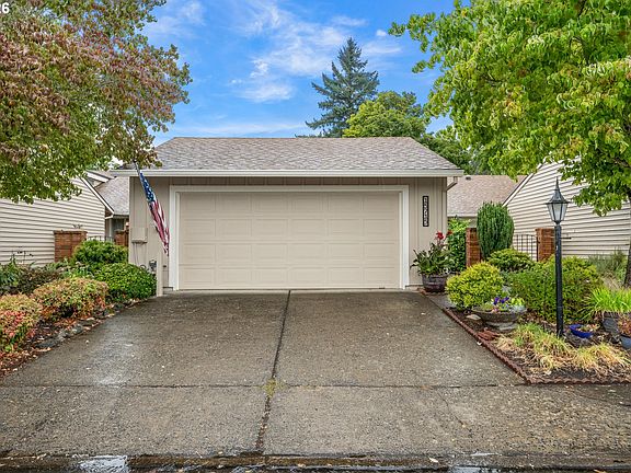 2nd image of 15715 SW Oakhill Ln