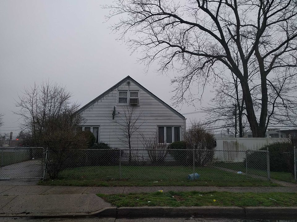 1st image of 10 Rose Ave