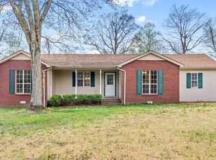 135 Carl Taylor Rd, Tennessee Ridge, TN 37178