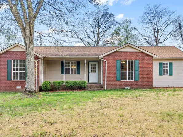 135 Carl Taylor Rd, Tennessee Ridge, TN 37178