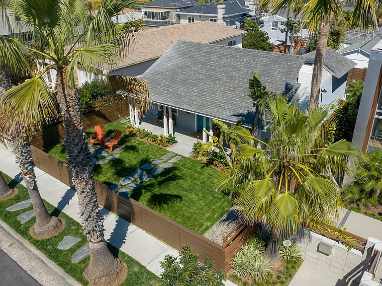 305 Neptune Ave — Photo 2