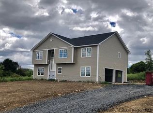 15 Meadow View Dr, Marlboro, NY 12590
