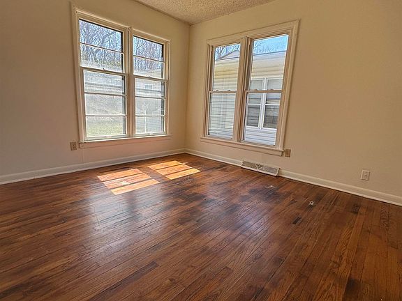 5th image of 841/843 SE 14th St