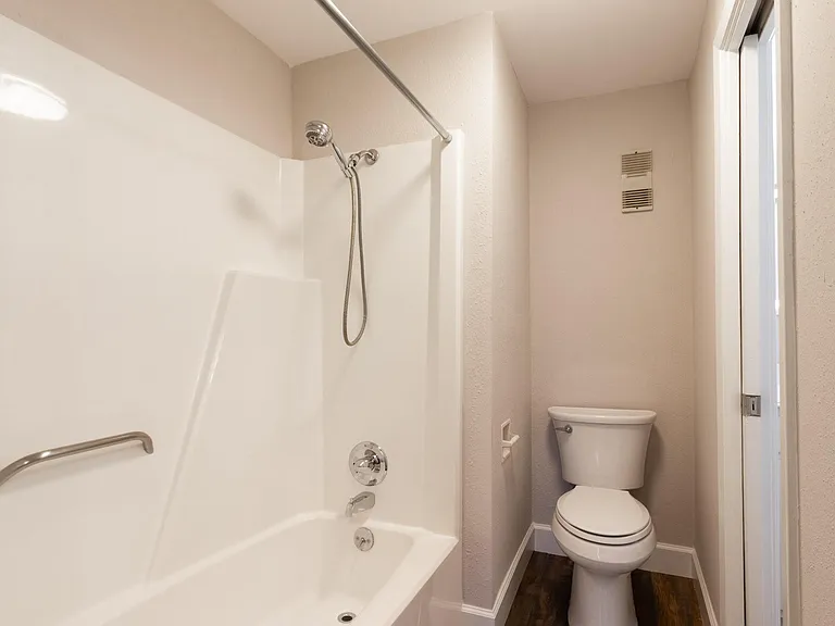 401 Lakeside Ln #111 — Photo 25