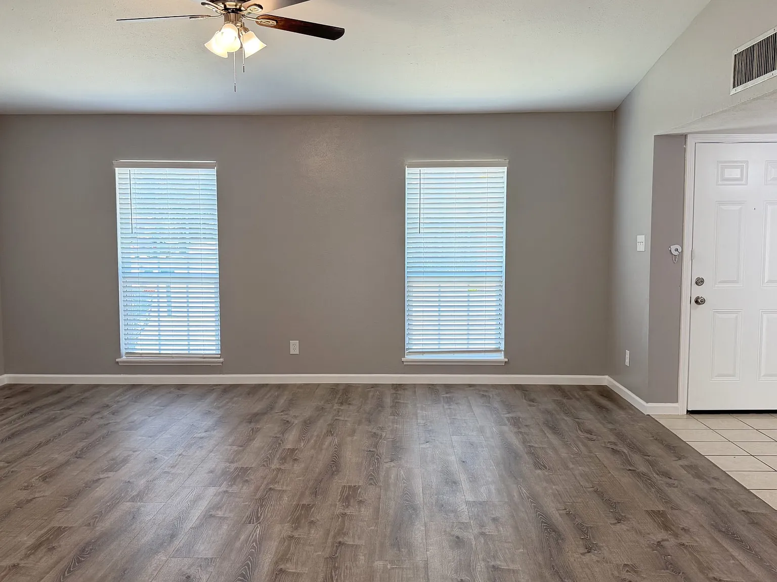 3 bed, 1420 sqft, $2,295 — Photo 4