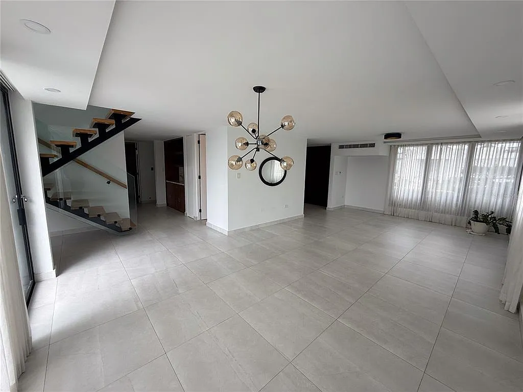 4 bed, 4.0 bath, 3019 sqft, $10,500 — Photo 4