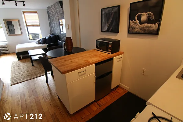 Rented by APT212 INC | media 9