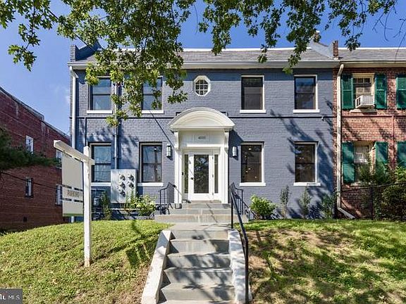 2nd image of 4000 7th St NE #101