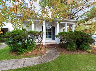 2702 Robyns Glen Dr, Charlotte, NC 28269