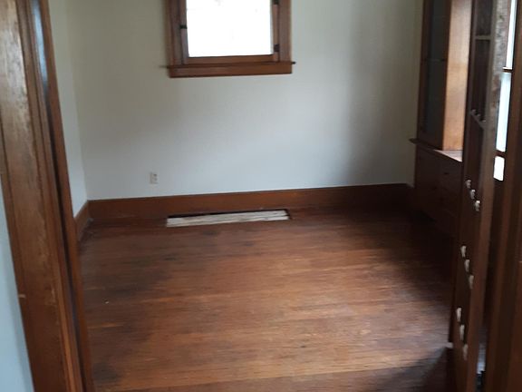 3rd image of 884 Wyley Ave