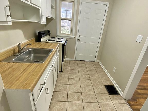 4th image of 379 N Roosevelt Ave APT 2