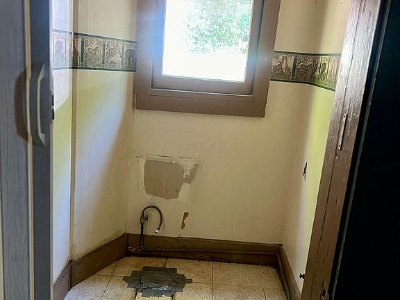 4th image of 731 Moorehead Ave