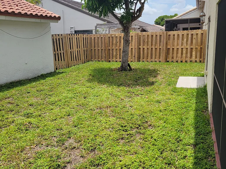 5881 Chester Ln — Photo 40