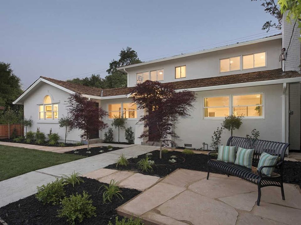 1st image of 1070 McGregor Way