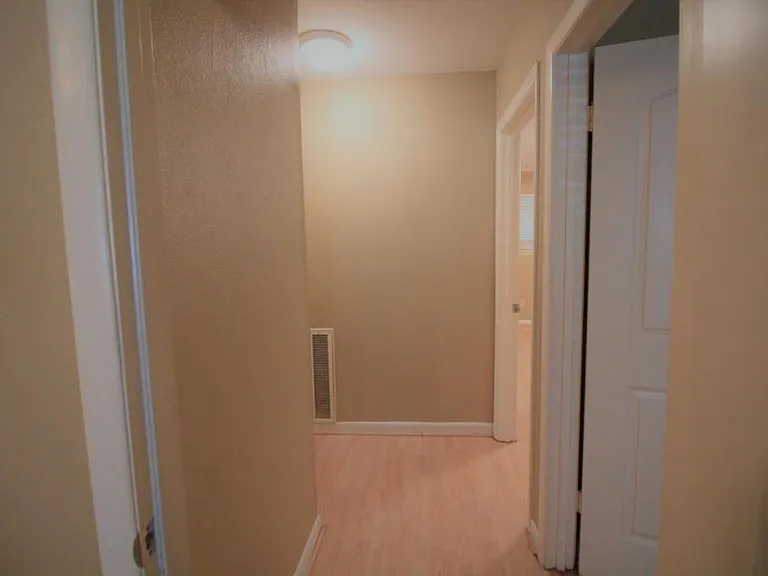 5830 Effingham Dr — Photo 6
