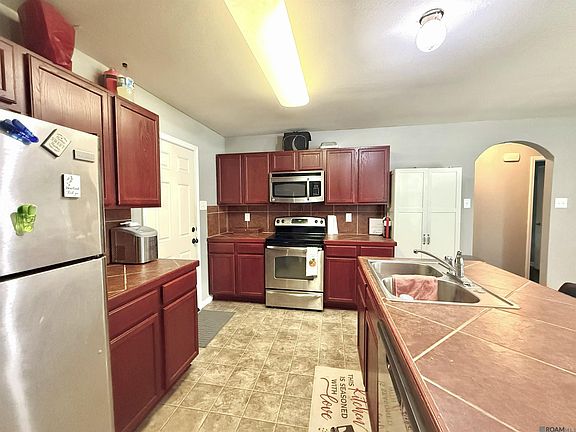 3rd image of 48313 Waltrip Ln
