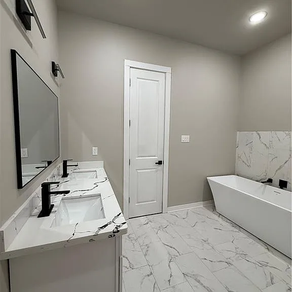 7600 Avalon Way — Photo 4