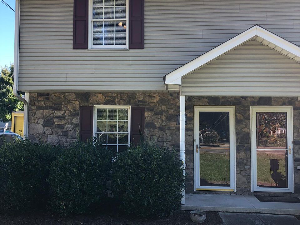 1st image of 2417 King St NE