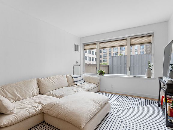 4th image of 34 N 7th St #2C