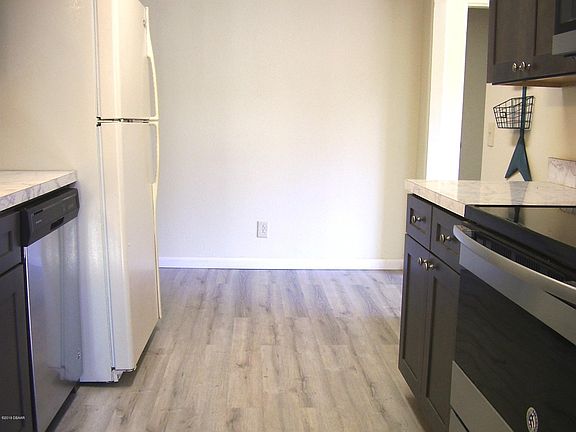 2nd image of 728 Greenway Pl