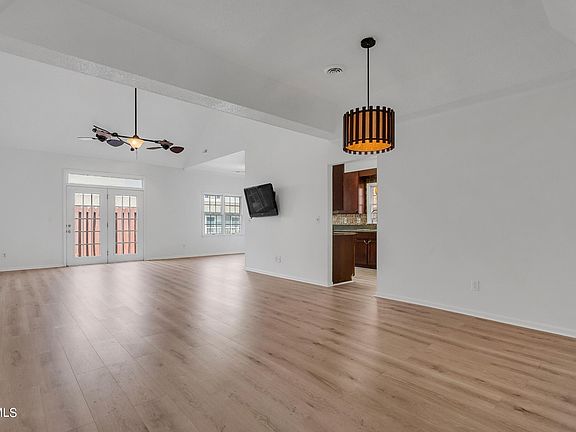 2nd image of 17 Oak Leaf Ct #17