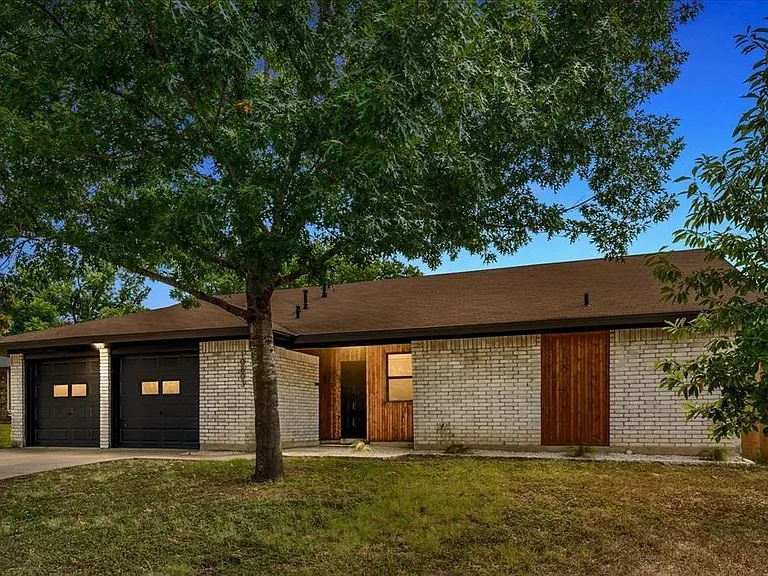 10803 Burnwood Dr — Photo 16