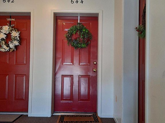 3rd image of 644 Jupiter Hills Ct #5-5L