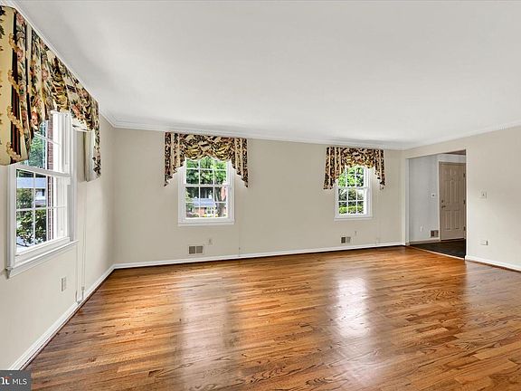 5th image of 1115 Valewood Rd