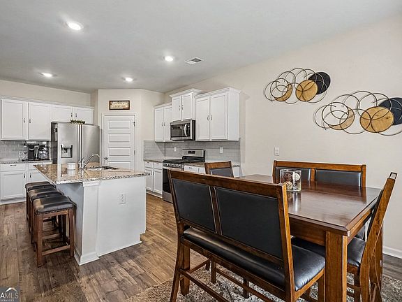 4th image of 3462 Hawthorn Farm Blvd