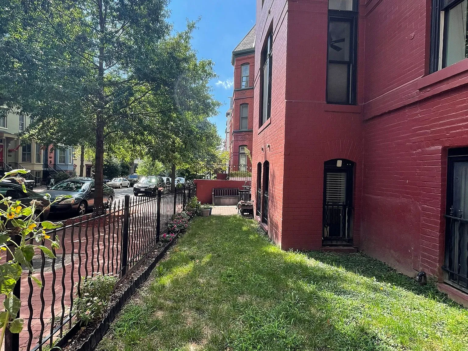 1 bed, 560 sqft, $2,295 — Photo 3