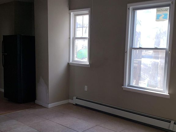 2nd image of 167 William St Floor 1