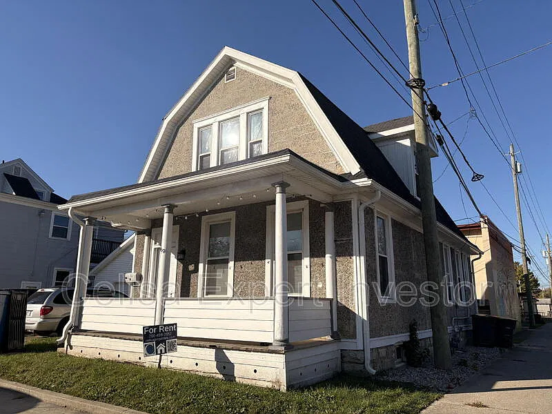 615 Fry St