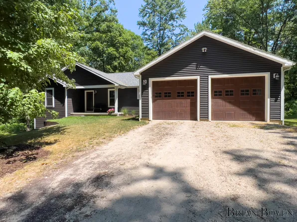 13120 Pinewood St NE, Gowen, MI 49326